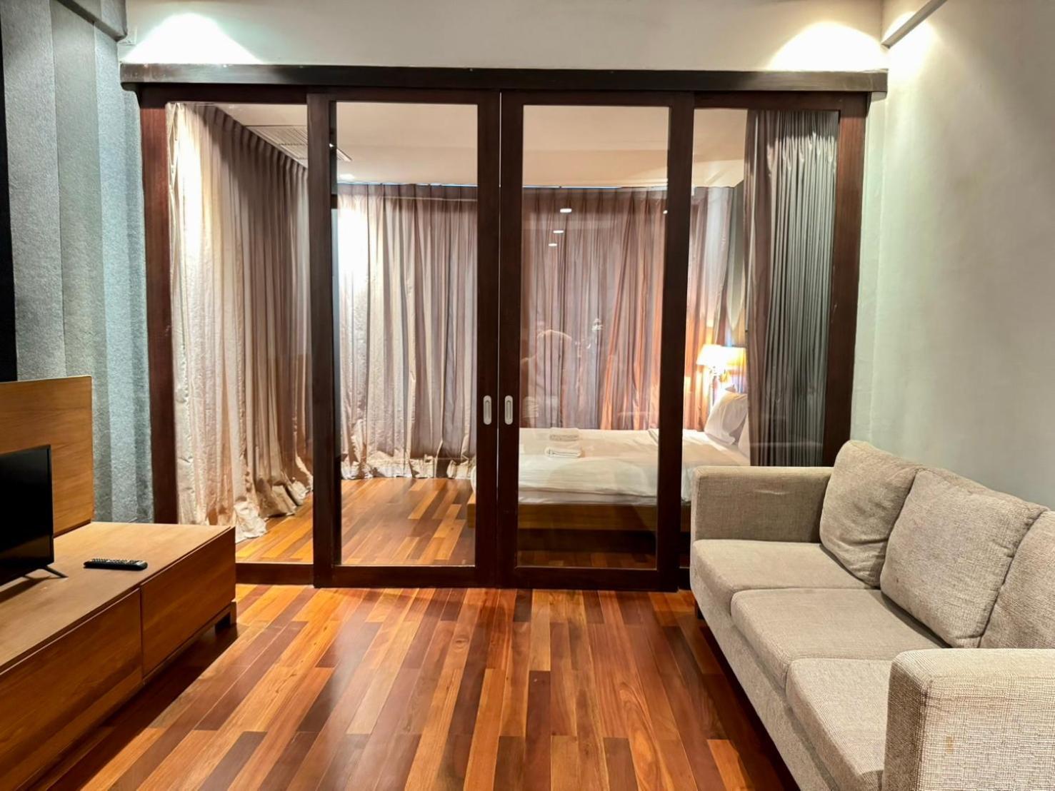 Wish Inn Silom - วิช อินน์ สีลม X Bangkok Ngoại thất bức ảnh