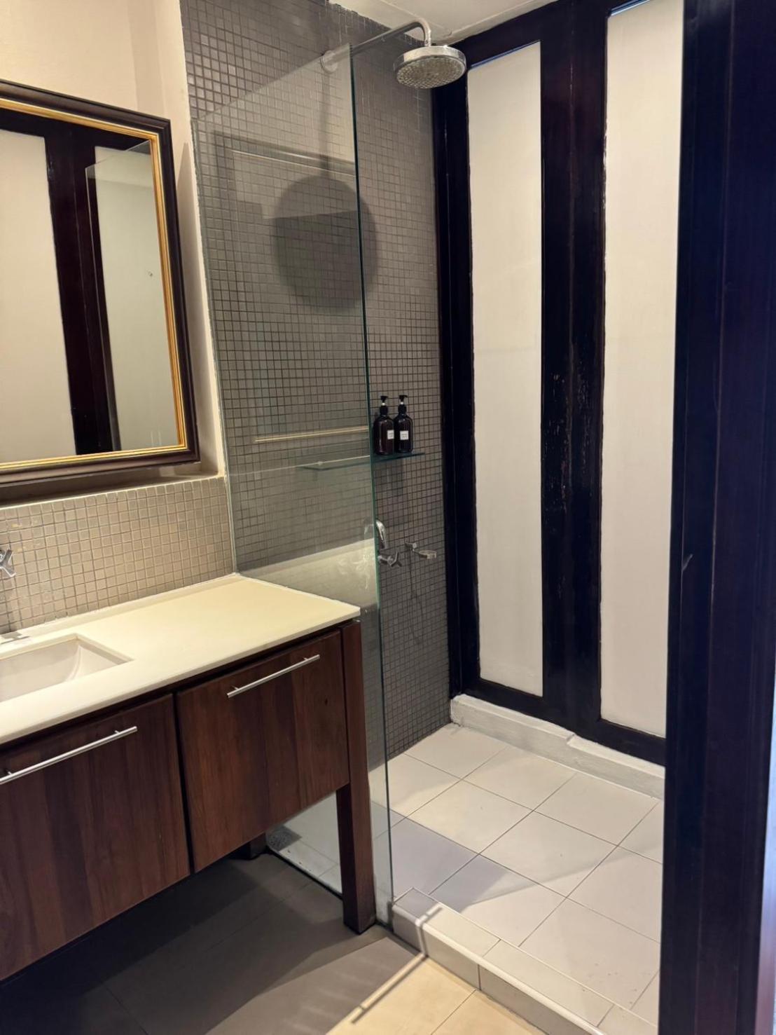 Wish Inn Silom - วิช อินน์ สีลม X Bangkok Ngoại thất bức ảnh