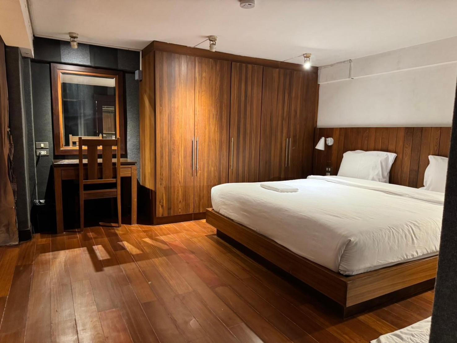 Wish Inn Silom - วิช อินน์ สีลม X Bangkok Ngoại thất bức ảnh
