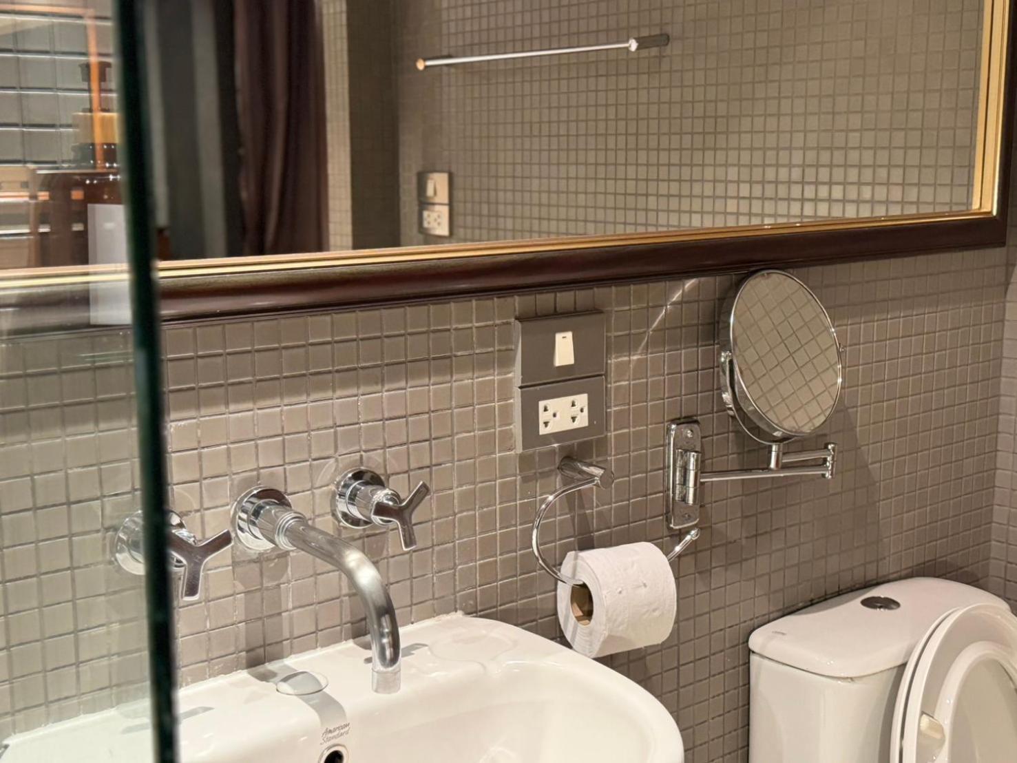 Wish Inn Silom - วิช อินน์ สีลม X Bangkok Ngoại thất bức ảnh
